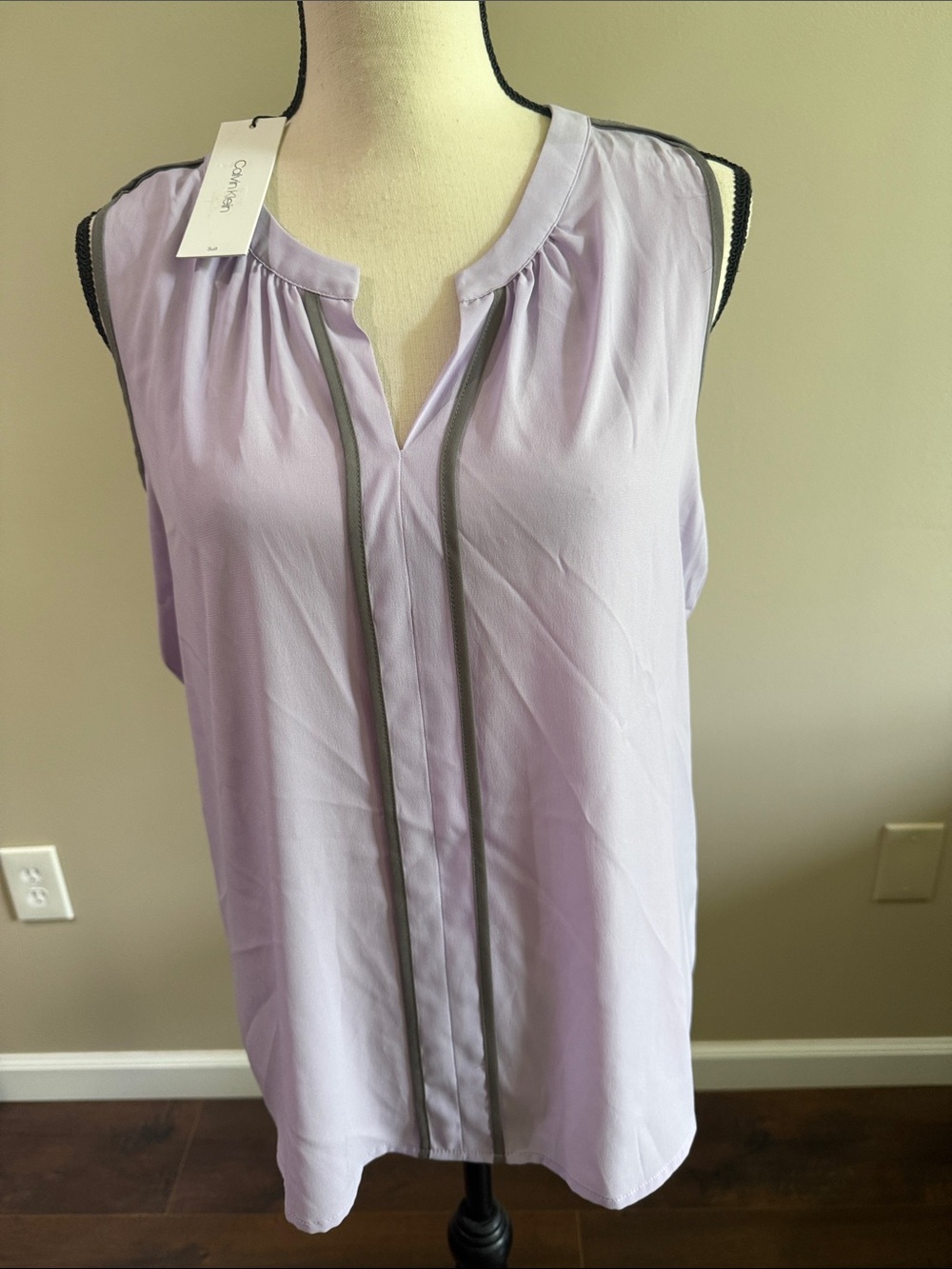Calvin Klein Lavender Sleeveless Split-Neck Blouse with Charcoal Trim Size Large